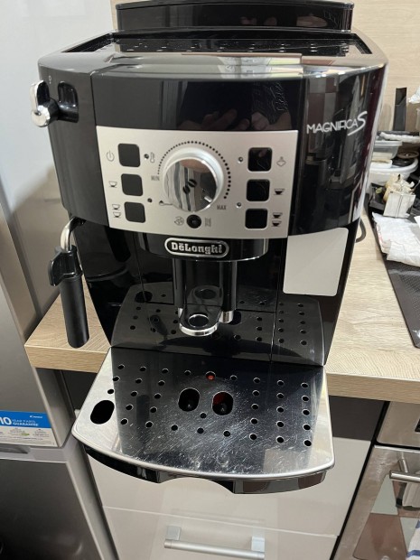 Delonghi Magnefica S fekete