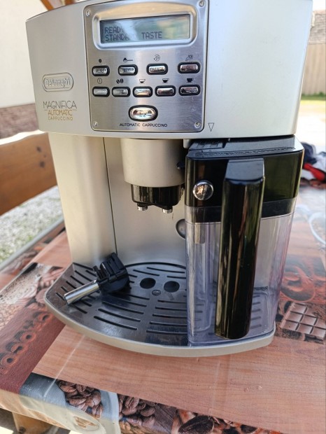 Delonghi Magnifica Automatic Cappuccino hibs 