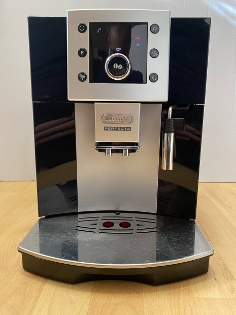Delonghi Magnifica Perfecta darálós automata kávégép