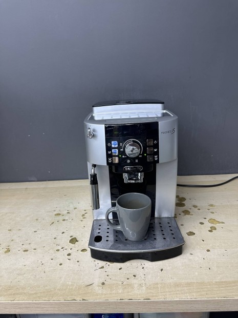 Delonghi Magnifica S "Ezst-Fekete"