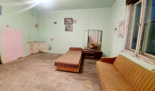 Demecserben csal�di h�z elad�!