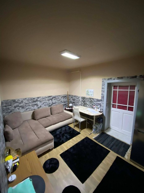 Demecserben elad� csal�di h�z!