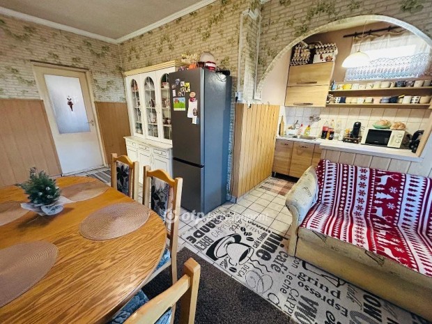 Demecseri elad� 90 nm-es h�z