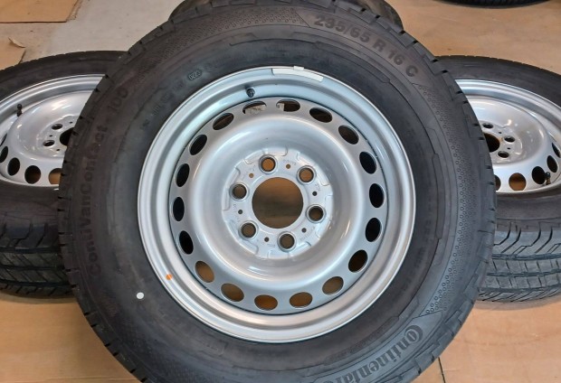 Demó Mercedes Sprinter W907 6x130 6,5x16 235/65 R16 C nyári gumik 4db