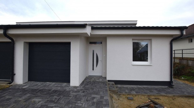 Demrecen-Martinka ikerh�z elad�!