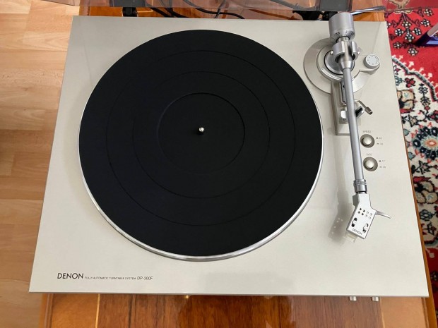 Denon DP-300F Lemezjtsz