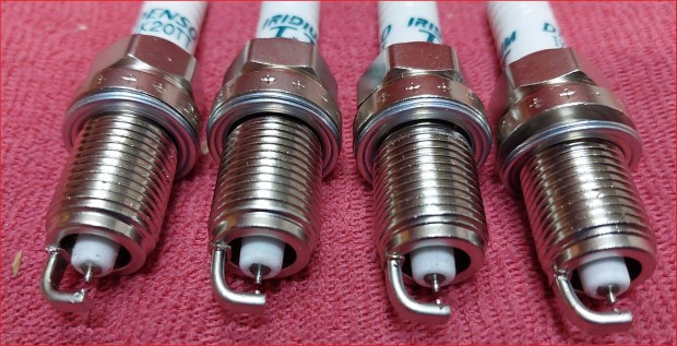 Denso Iridium TT IK20TT 4702 Gyújtógyertya szett(4db egydobozban)