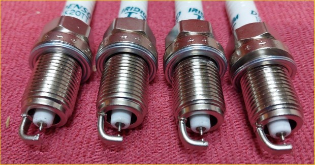 Denso Iridium TT IK20TT 4702 Gyújtógyertya szett(4db egydobozban)