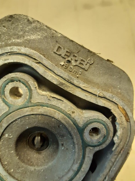 Derbi Atlantis/ Derbi paddock  hengerfej