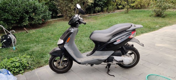 Derbi Atlantis robog�