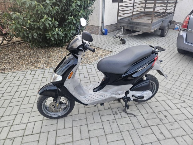 Derby Atlantisz 4T robog� 