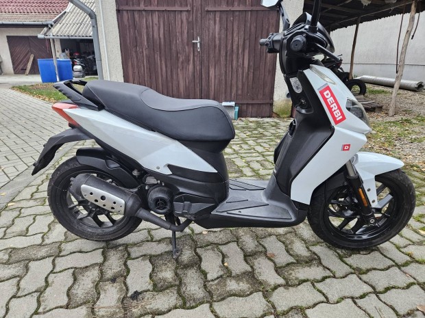 Derby Variant 2T robog�