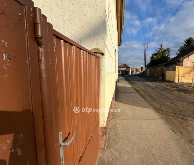 Derecskei 127 nm-es h�z elad�