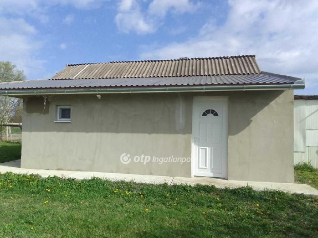 Derecskei elad� 46 nm-es h�z