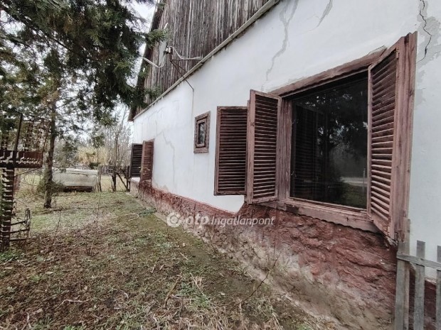 Derekegyh�zi elad� 105 nm-es h�z