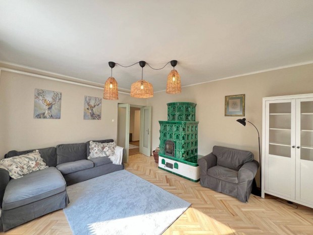 Deseda T� K�zel�ben Csal�di H�z Kiad�