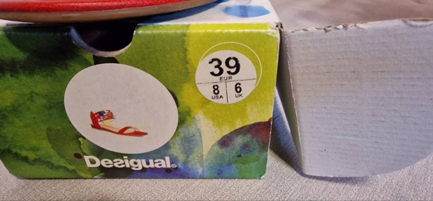 Desigual szandál