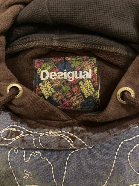 Desigual kapucnis fels