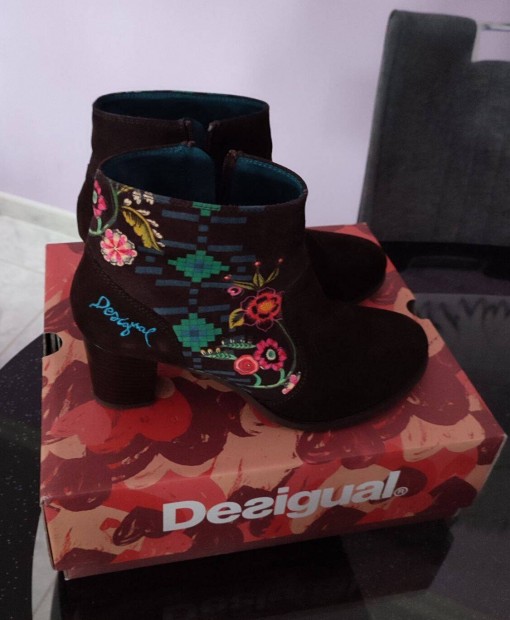 Desigual ni csizma 38 -as