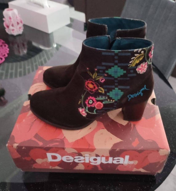 Desigual ni csizma 38 -as