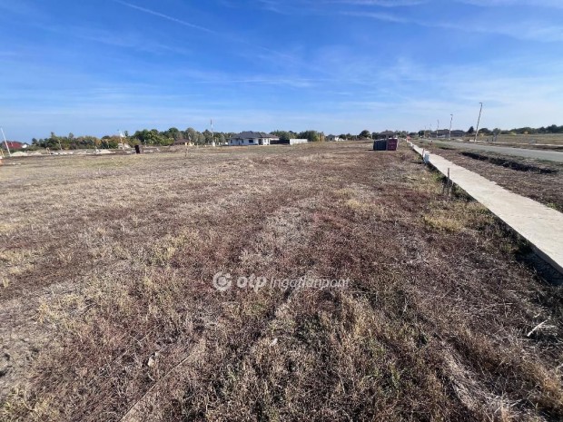 Deszki elad� 827 nm-es telek