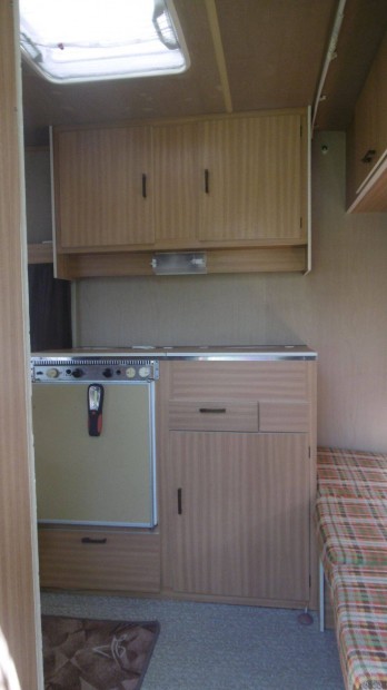 Dethleffs 330 lakkocsi