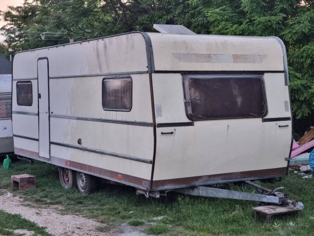 Dethleffs 550 lakokocsi telepitesre, 5 fekhelyes, akar leszallitassal