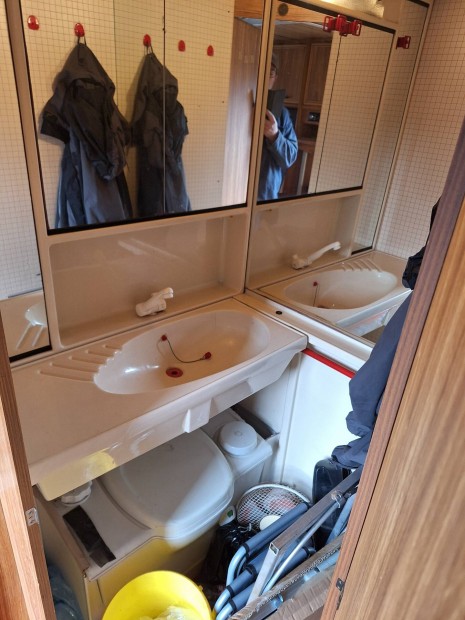 Dethleffs caravan lakkocsi elad