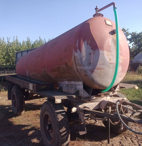 Detk 5 szippant� tart�lykocsi elad� fel�j�tott tart�llyal