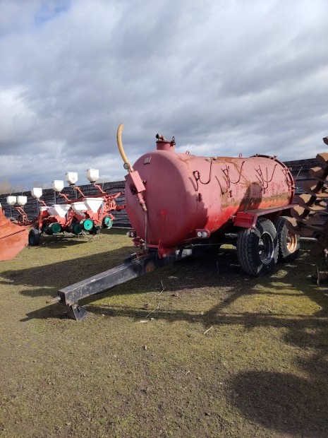 Detk 8 m-es v�zsz�ll�t�, tandemtengelyes