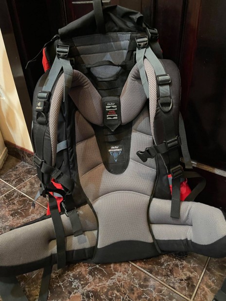 Deuter air contact 65+10l - tra htizsk