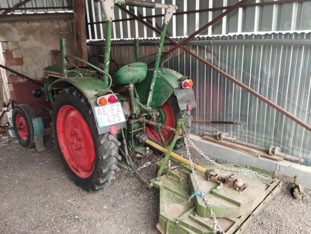 Deutz 18 le traktor fűnyíró adapterrel / zúzóval eladó