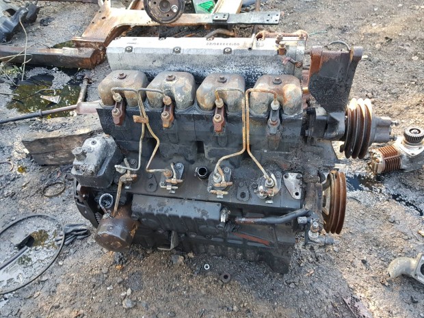 Deutzfahr traktor darabokban