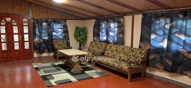 D�vav�nyai 240 nm-es h�z elad�