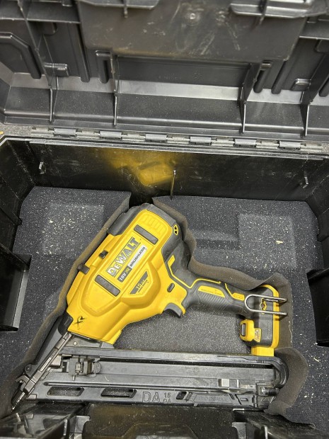 Dewalt DCN 650 szegez 