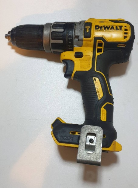 Dewalt Dck P2T 18v-os akkus csavarbehajt tvefr makita heggyel 