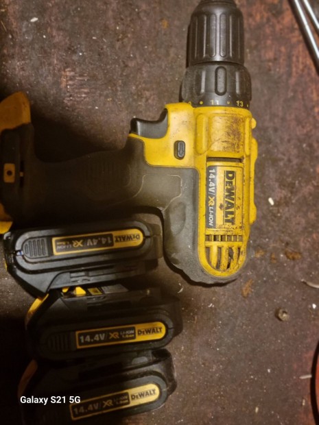 Dewalt akkus csavarbehajt14.4 V . 3 db aksival