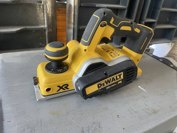 Dewalt akus gyalu /srlt!!!!/