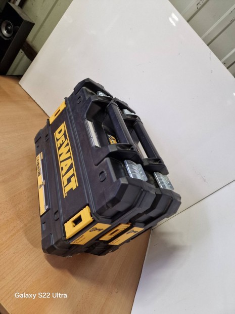 Dewalt koffer 2 db (egybecsatolhat)