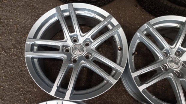 Dezent 5x112 lyukosztású 17 colos használt szép állapotú alu felni