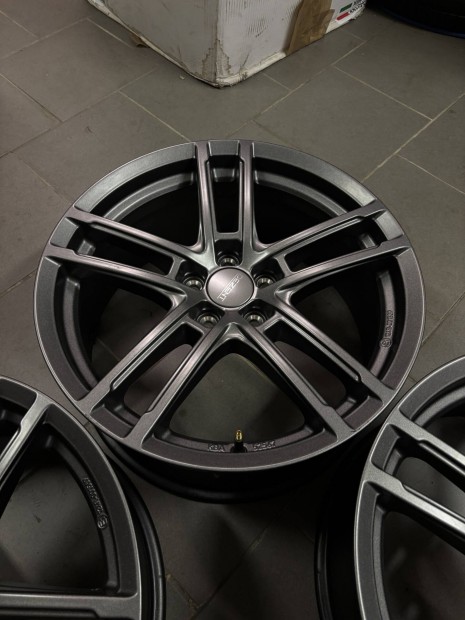 Dezent 8x18 et42 5x108 ford, volvo alufelni