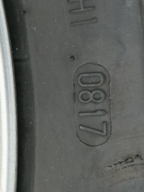 Dezent aluminium felni nyári gumival