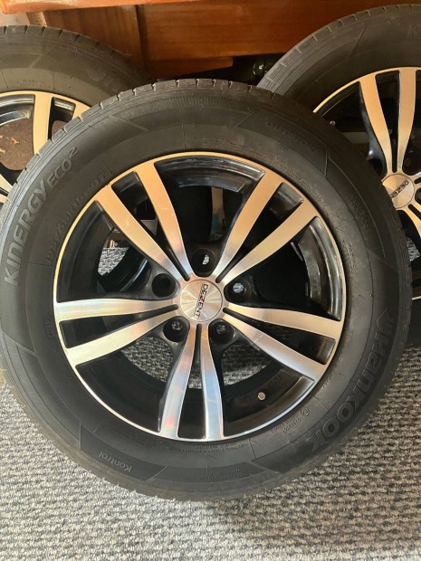 Dezent felni Hankook nyári gumikkal eladó