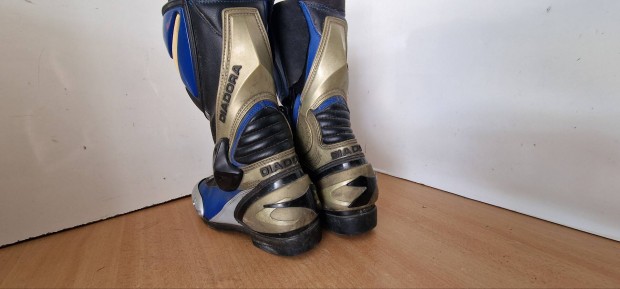 Diadora 39-es motoros csizma