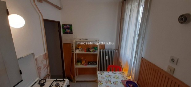 Di�k r�sz�re kiad� 2 szob�s lak�s mindk�t szob�ja berendezve