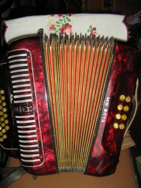 Diatonikus Hohner tangóharmonika