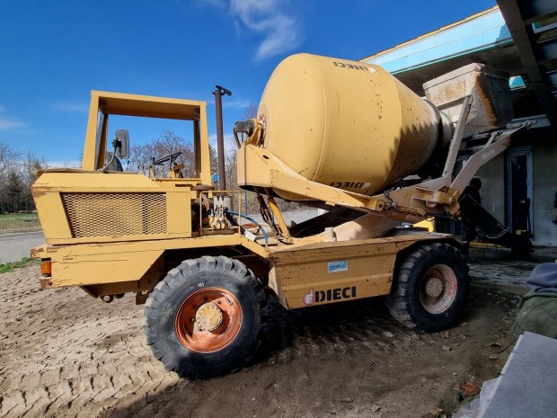 Dieci L4700 3,5 m-es önjáró betonmixer betonkeverő 4x4