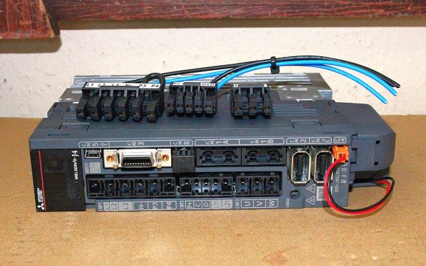 Digitlis szervomotor vezrl Mitsubishi Melservo J4 ( 7170 )