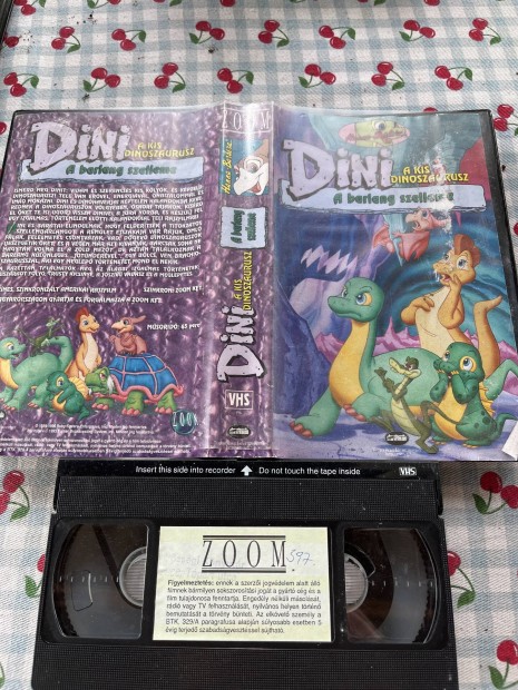 Dini a kis dinoszaurusz a barlang szelleme vhs mese. 