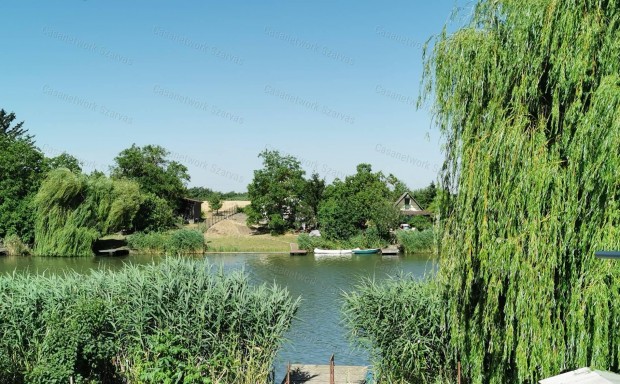 Dinnyelaposi-�d�l�soron k�tszintes, t�gla�p�t�s�, j� �llapot� nyaral�